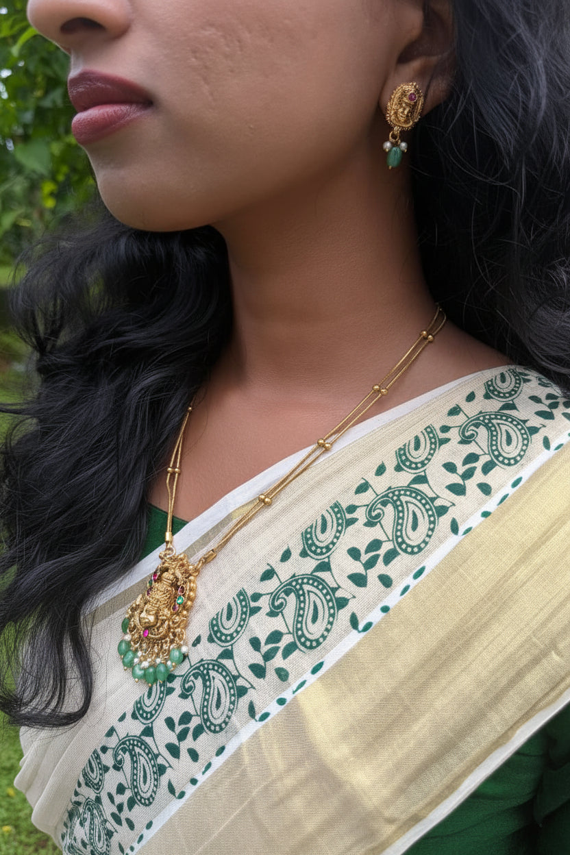 Gold Round Pendant Necklace