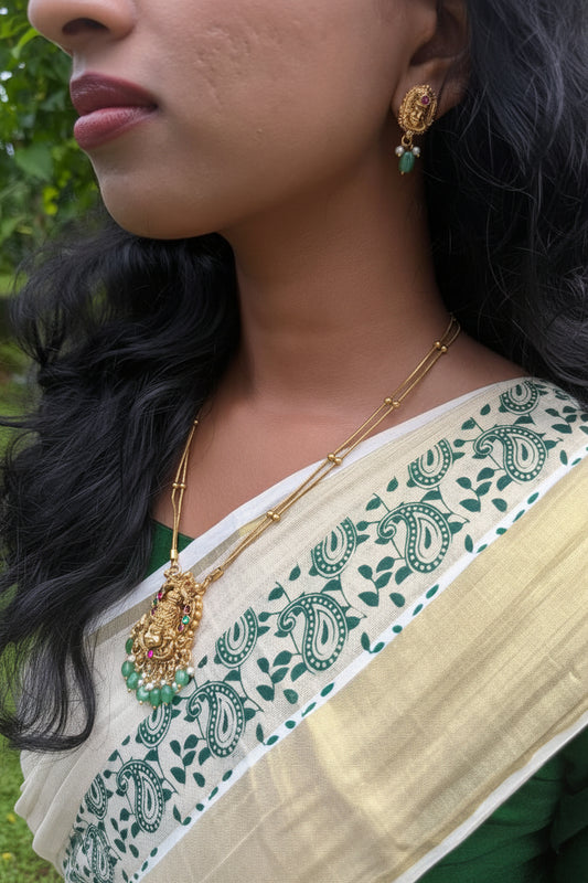 Gold Round Pendant Necklace