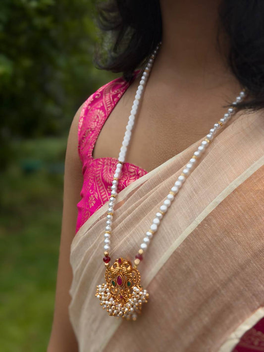 Pearl Necklace with Gold Pendant